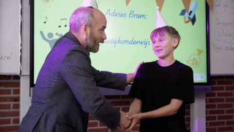 Ga Maar Even Zitten - Still 06